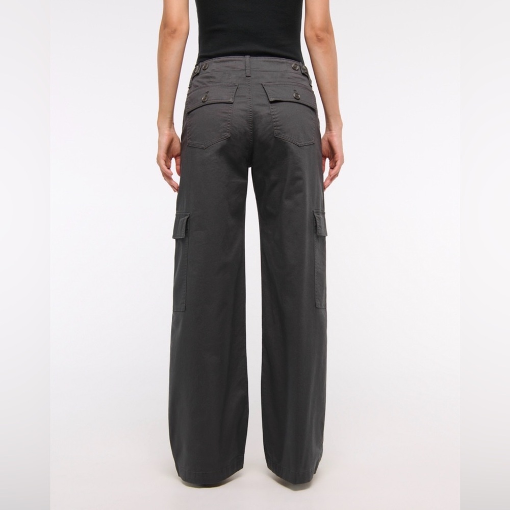 Abercrombie low rise loose cargo pants - Picture 3 of 3